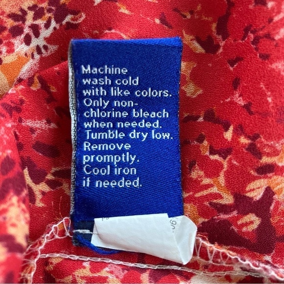 Apt. 9 red orange abstract pattern V neck short sleeve blouse. Petite S - Picture 2 of 8